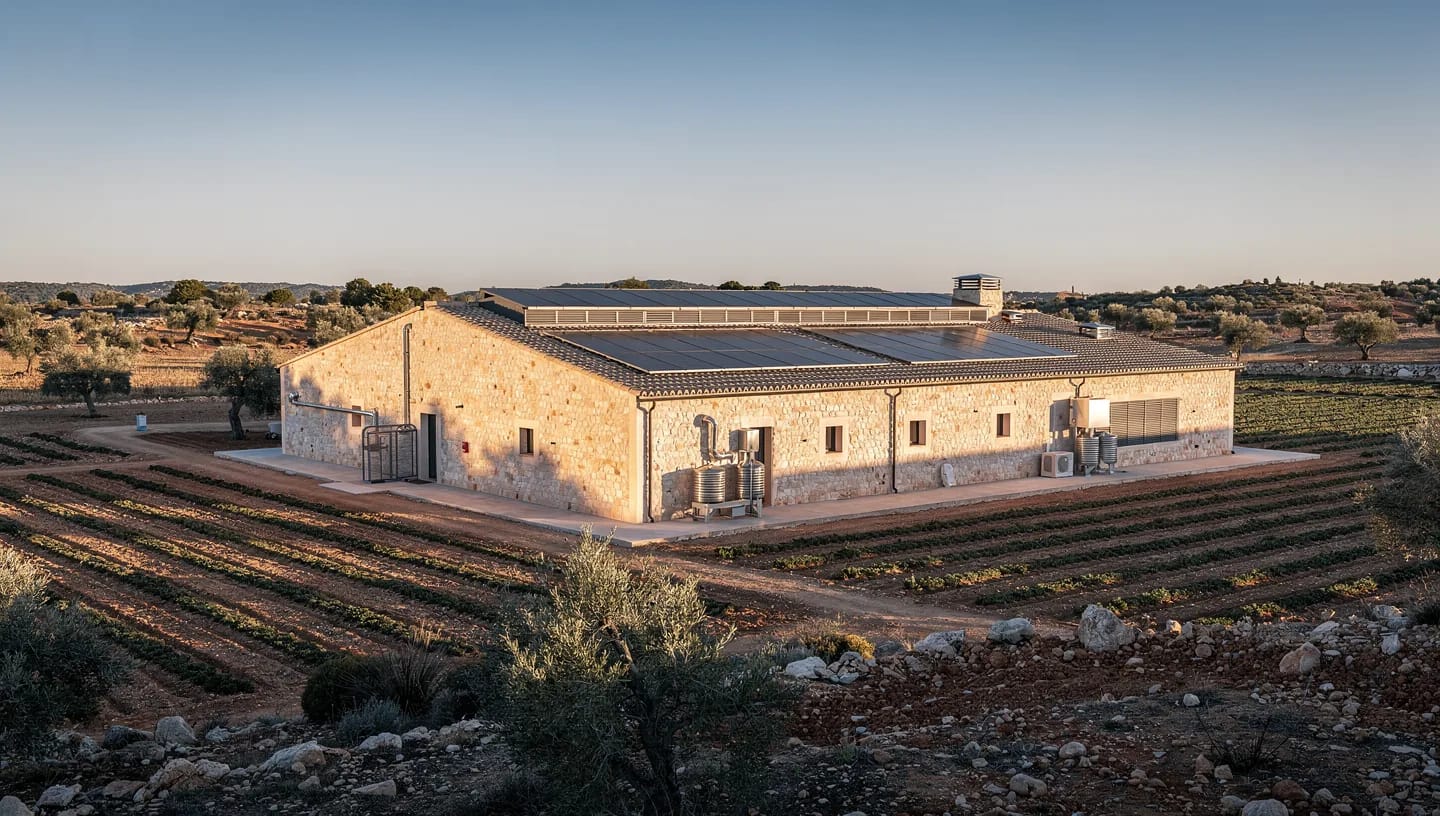 Gewerbliche Anlage auf Mallorca — reale Orte, reale Materialien